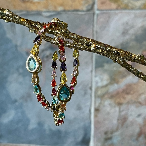 ‼️‼️‼️SOLD OUT Swarovski Crystals The Marguryte Colorful Hoop Earrings - Picture 5 of 8